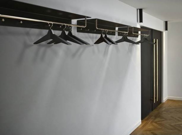 Frost UNU Kleiderbügel 4 schwarz